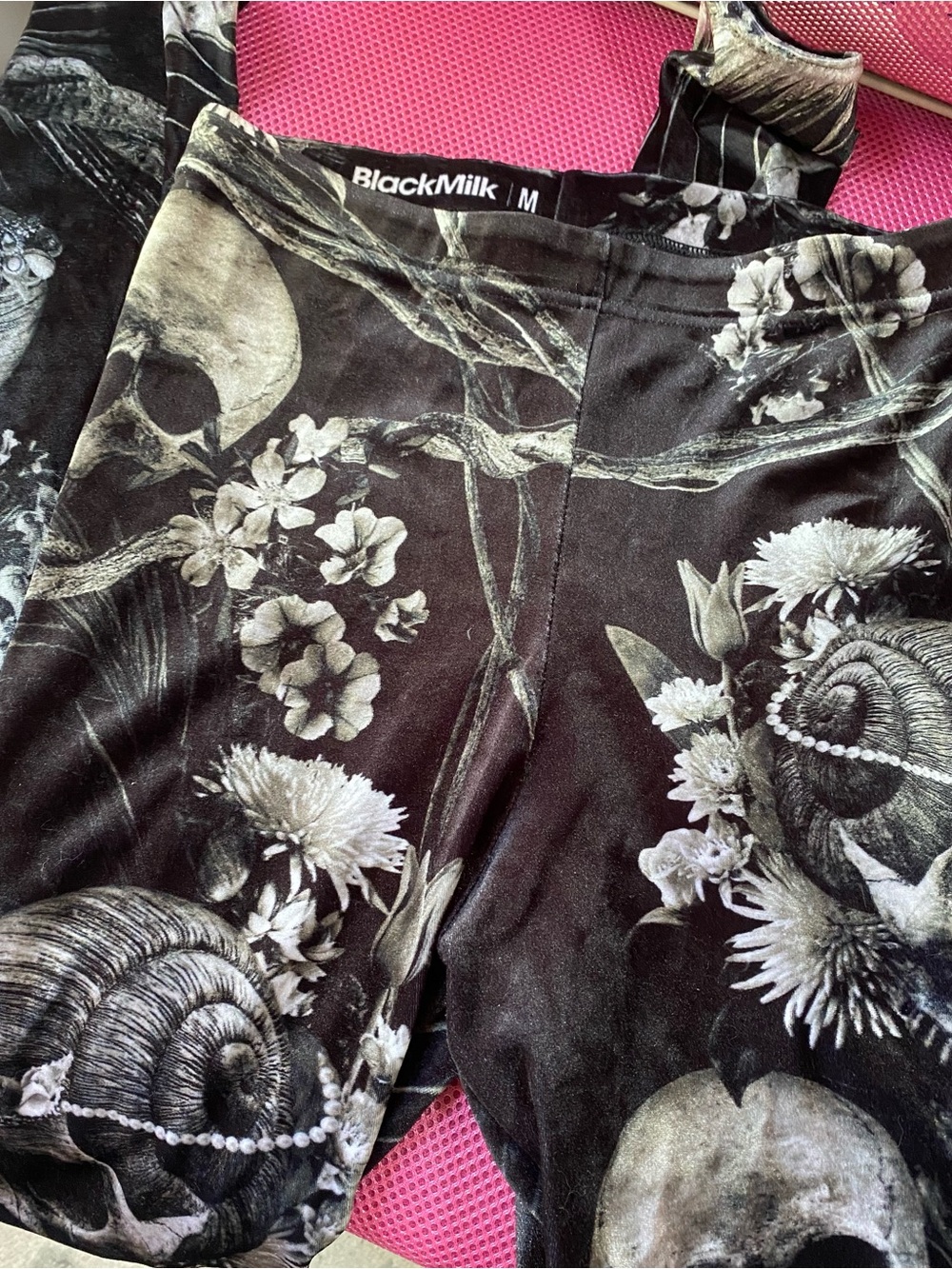 BlackMilk ULTRA RARE Velvet Leggings Skulls Snails Pearls Monochrome M